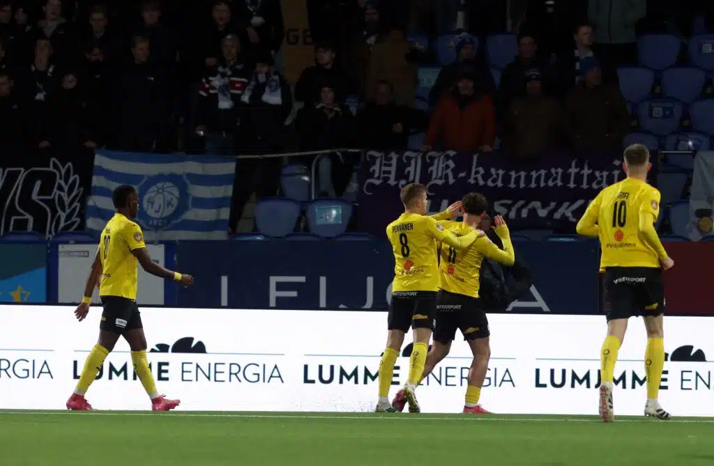 Mestari-KuPS kävi sinetöimässä homman Helsingissä – HJK:n kausi totaalinen farssi