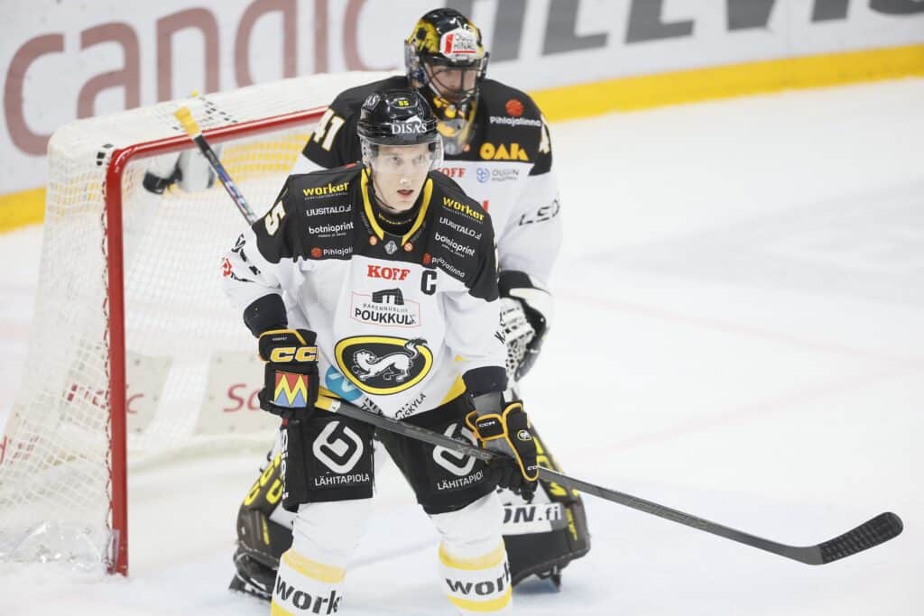 Atte Ohtamaa porsasteli ja tappeli surkean kärppälauman surkeassa illassa