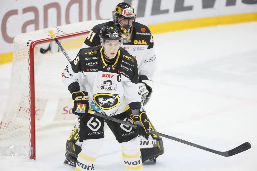 Atte Ohtamaa porsasteli ja tappeli surkean kärppälauman surkeassa illassa