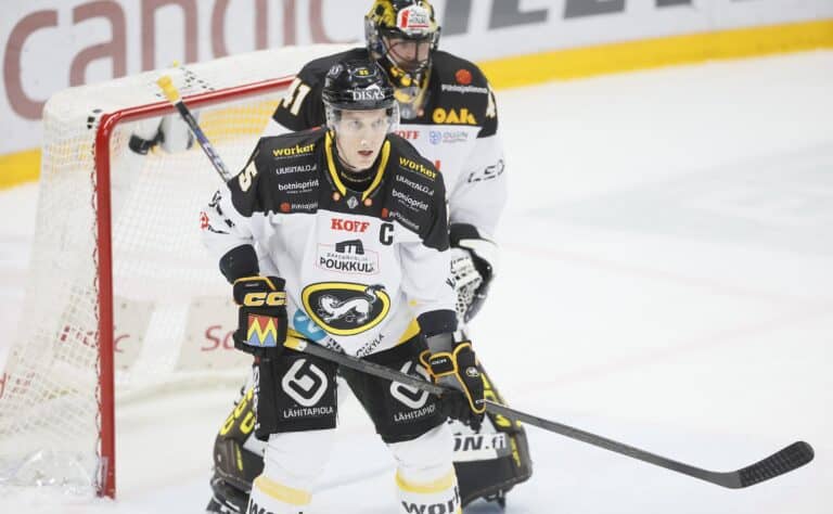 SM-liigan jättiläinen kyntää rumalla tavalla SM-liigan jättiläinen kyntää rumalla tavalla