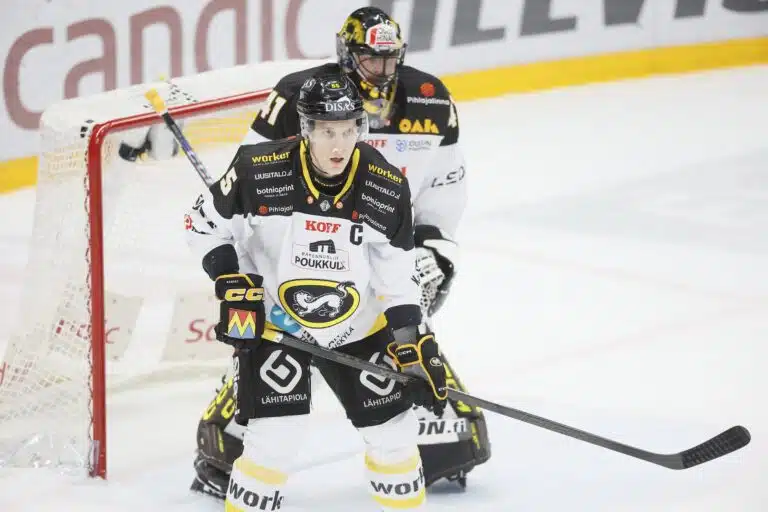 Atte Ohtamaa porsasteli ja tappeli surkean kärppälauman surkeassa illassa