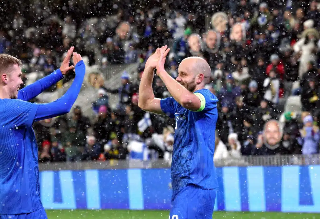 Huuhkajat pesi kasvonsa – Teemu Pukki hyvästeltiin tyylillä