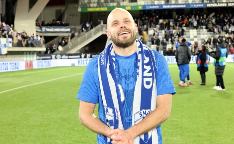 Teemu Pukki heitti pienen kuitin median suuntaan