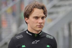 F1-tähti Oscar Piastri sai hämmentävän kunnianosoituksen F1-tähti Oscar Piastri sai hämmentävän kunnianosoituksen