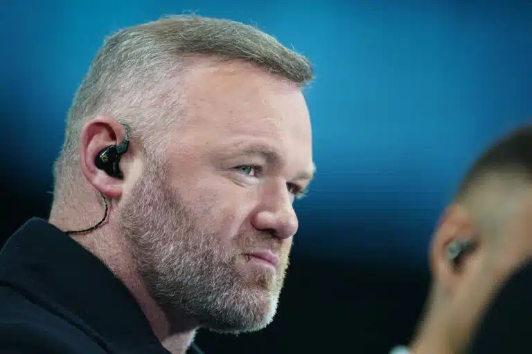 Wayne Rooney latasi tylyä kritiikkiä Arne Slotin niskaan