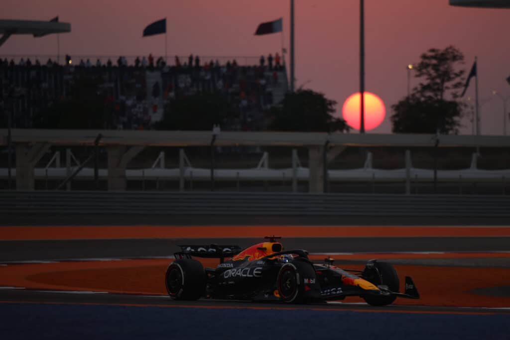 Max Verstappenille paha takaisku sprinttiaika-ajoissa