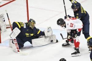 Tre Kronorin päävalmentaja kiusasi toimittajia – ”Se on pirun vaikea linjaus” Tre Kronorin päävalmentaja kiusasi toimittajia – ”Se on pirun vaikea linjaus”