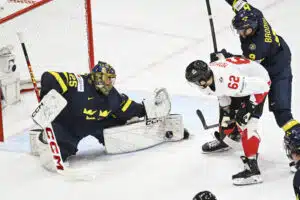 Tre Kronorin päävalmentaja kiusasi toimittajia - "Se on pirun vaikea linjaus" Tre Kronorin päävalmentaja kiusasi toimittajia – ”Se on pirun vaikea linjaus”