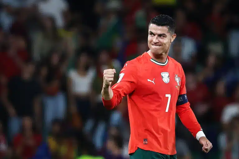 Jalkapallolegenda aloitti henkisen sodankäynnin – varoitti Cristiano Ronaldoa