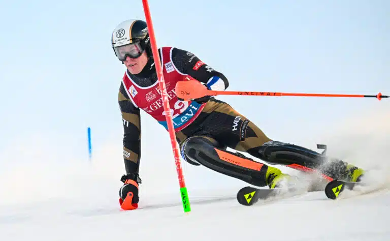 Hurja tulos – Eduard Hallberg podiumille pujottelun maailmancupissa Hurja tulos – Eduard Hallberg podiumille pujottelun maailmancupissa