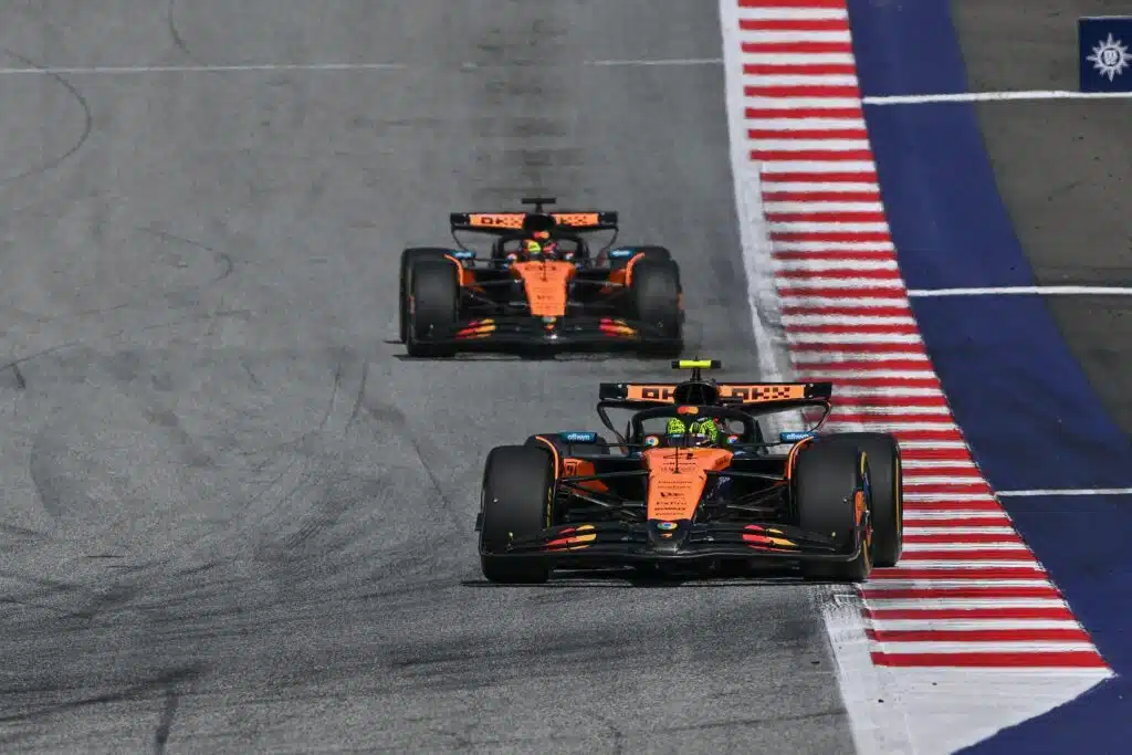 Oscar Piastri tiukasti kiinni johtoasemassa