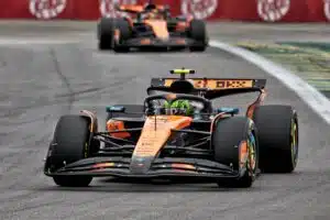 Nyt se viimein tapahtui – McLaren nähtiin radalla ensi kertaa