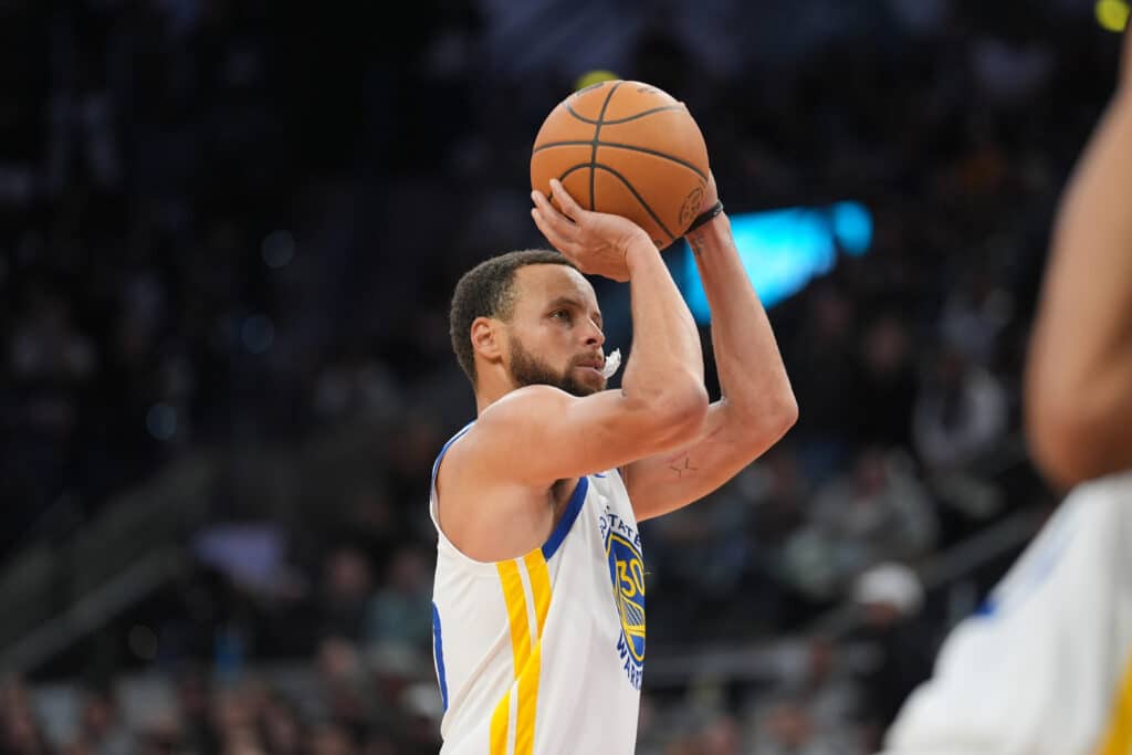 NBA:sta huolestuttava uutinen Stephen Currysta