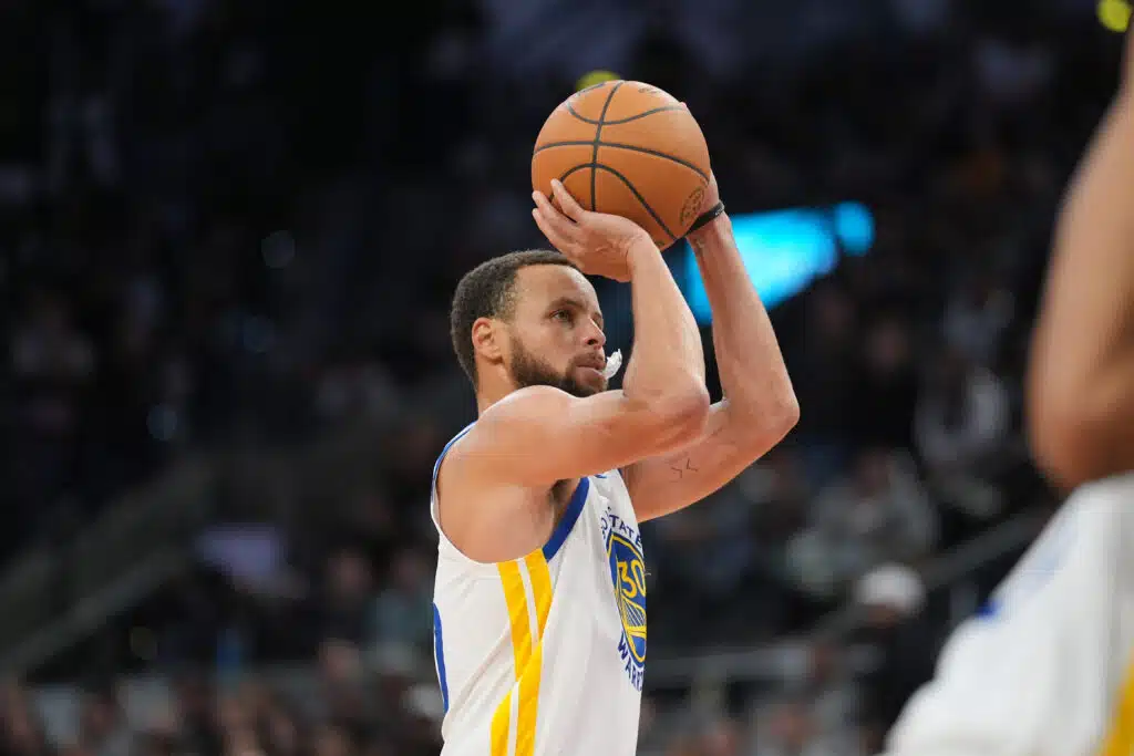 Ikinuori Stephen Curry hurjaan saldoon