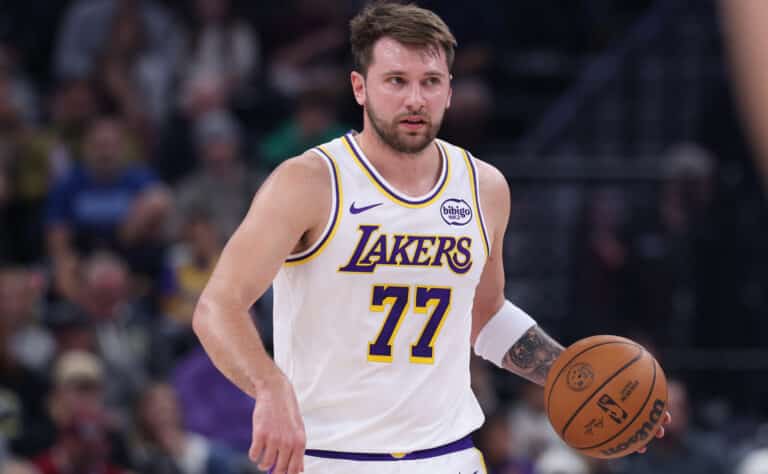 Luka Doncic ja LeBron James kokivat shokkihoitoa Luka Doncic ja LeBron James kokivat shokkihoitoa