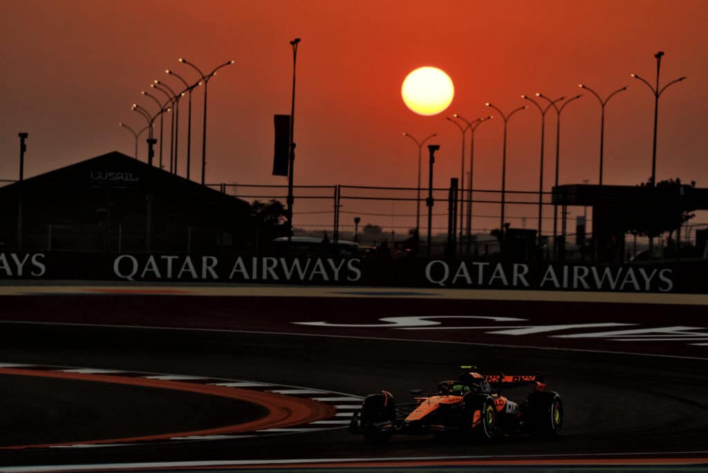 Umpitylsä sprinttikisa tiukensi Formula ykkösten MM-taistoa