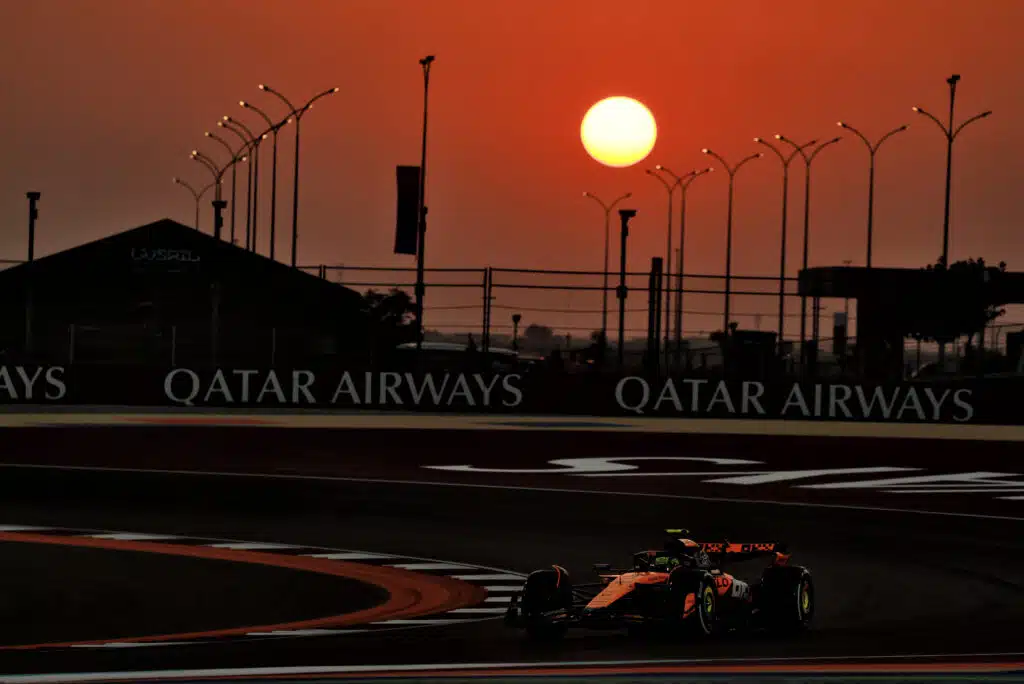 Umpitylsä sprinttikisa tiukensi Formula ykkösten MM-taistoa