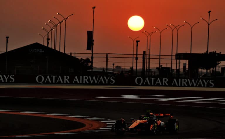 Qatarissa aloitettiin McLarenien näytöksellä