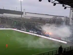 HJK:n kannattajat aiheuttivat välikohtauksen Kuopiossa – poliisi puuttui tilanteeseen