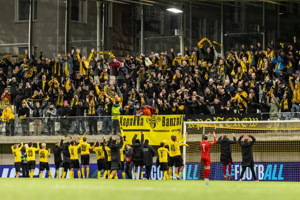 KuPS:n taistelu jäi ilman palkintoa Konferenssiliigassa – Huuhkaja-pelaaja syötti maalin