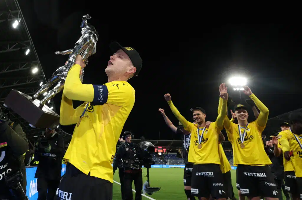 KuPS-tähti kommentoi HJK:n fanien käytöstä Atleetille