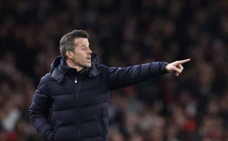 Valioliigan yllättäjä tekemässä pitkää jatkosopimusta managerin kanssa