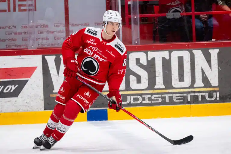 Ässille karmea kolaus – pakkipari loppuvuodeksi lasarettiin