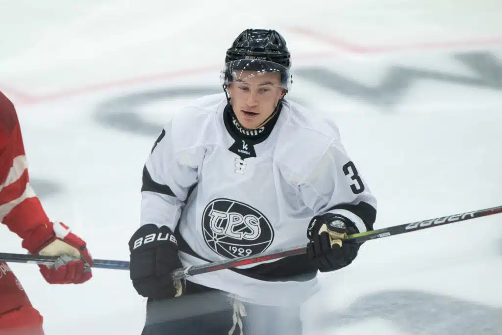 TPS lainasi legendan pojan Mestikseen