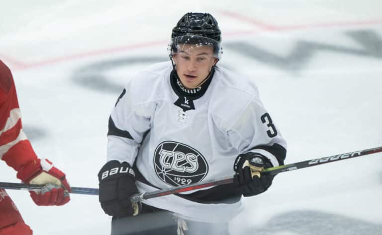 TPS lainasi legendan pojan Mestikseen