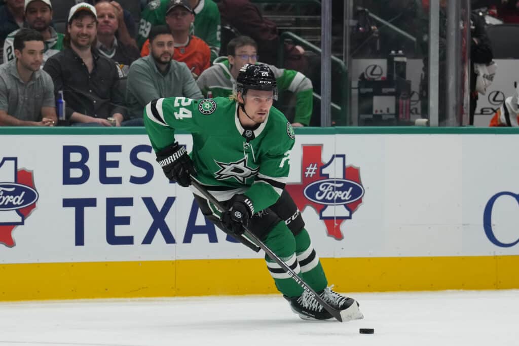 Roope Hintz venytti maaliputkeaan Miro Heiskasen juhlaottelussa Roope Hintz venytti maaliputkeaan Miro Heiskasen juhlaottelussa