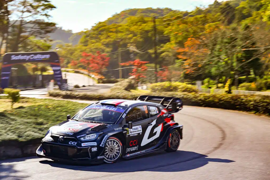 EK6: Sebastien Ogier karkaamassaa