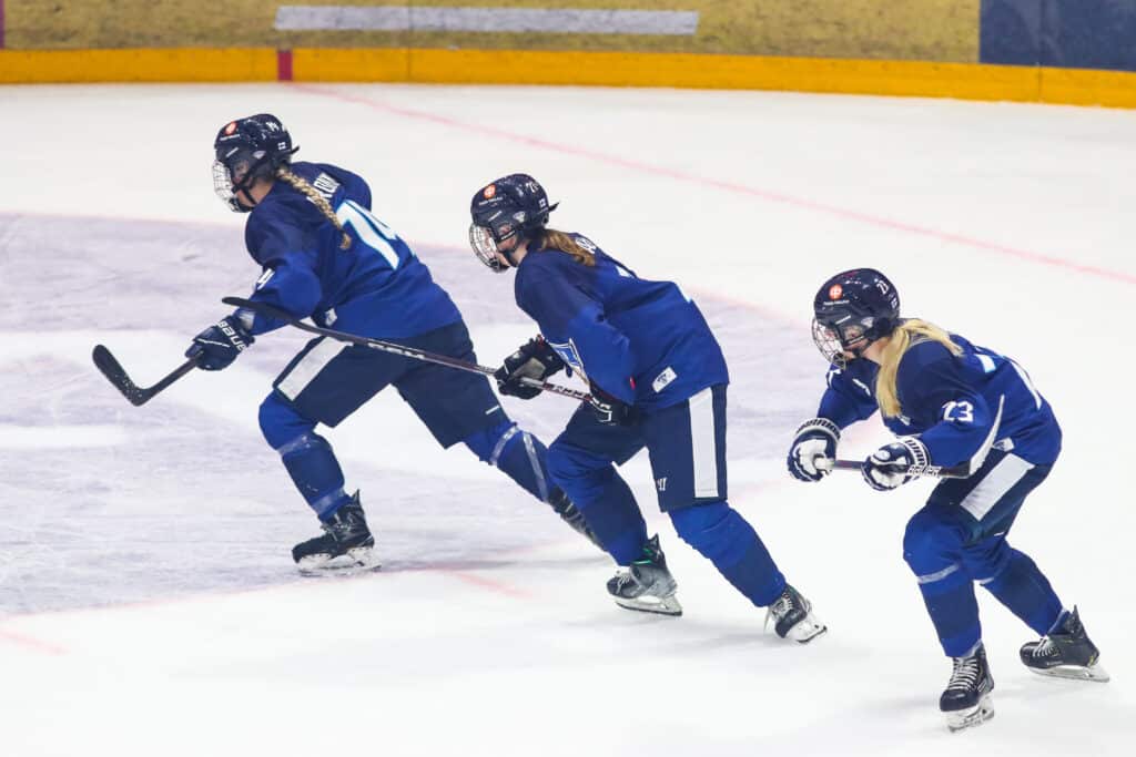 SuomiKiekko: Naisleijonista tipahti huojentava uutinen SuomiKiekko: Naisleijonista tipahti huojentava uutinen