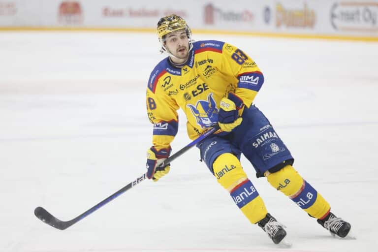 Suomalaispelaajan NHL-sopimus revittiin – täältä löytyy uusi seura