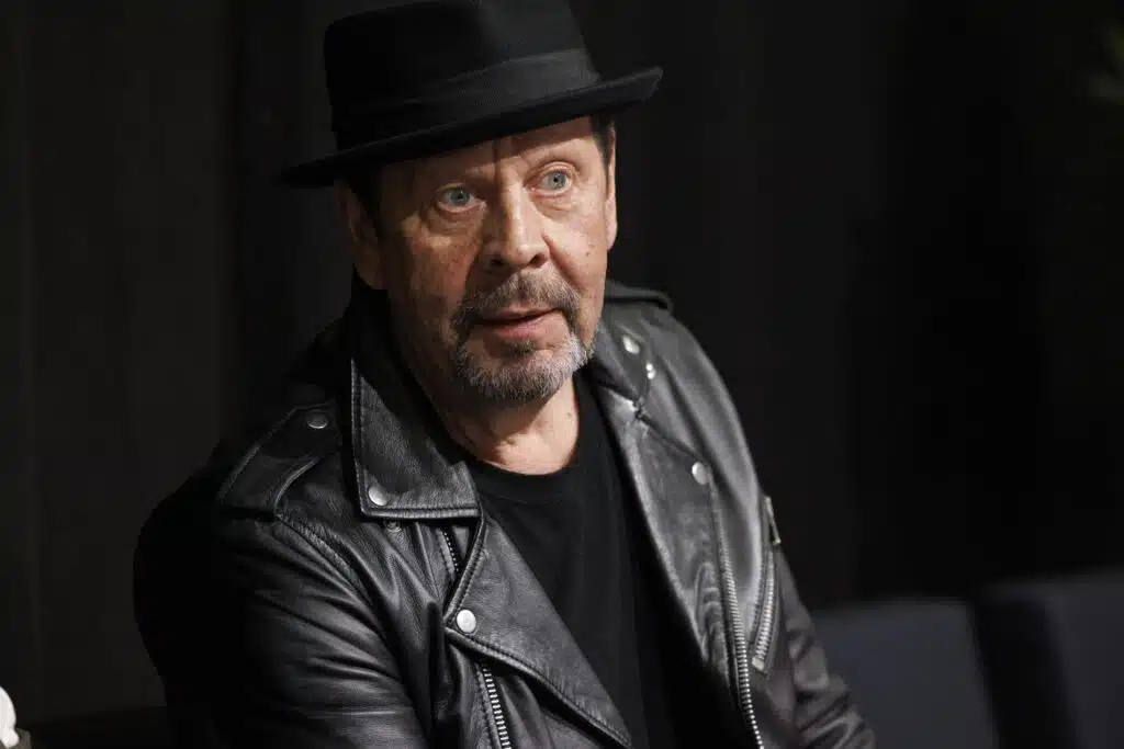 Pate Mustajärvi esitti useita urheilubiisejä – myös ”huonon” lätkän MM-kisabiisin