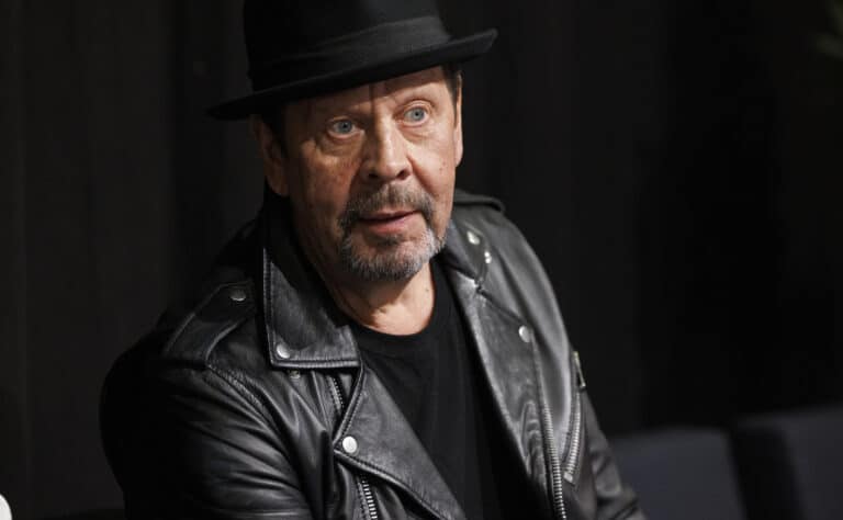 Pate Mustajärvi esitti useita urheilubiisejä – myös ”huonon” lätkän MM-kisabiisin