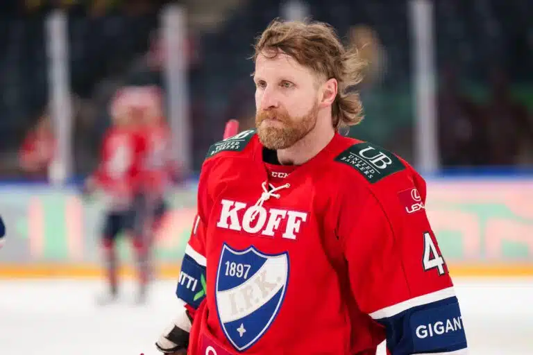 Leo Komarovia verrataan sveitsiläiseen linkkuveitseen