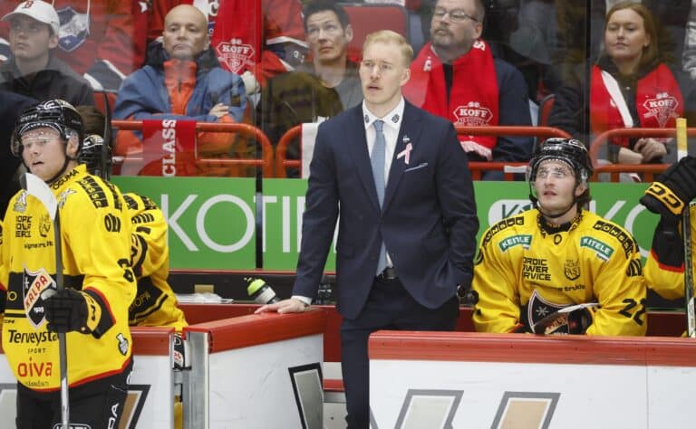 SM-liigassa väsynyttä menoa – päävalmentaja sanoi suorat sanat