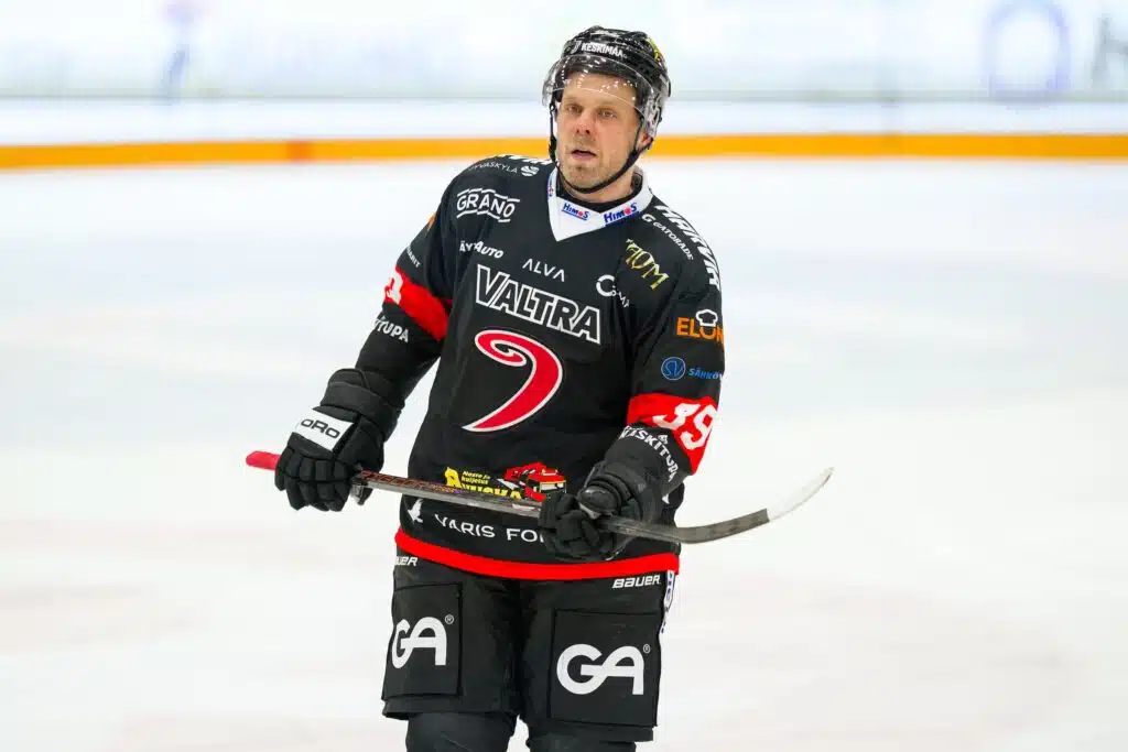 SM-liigaseura hankki kohupelaajan – ulosajo heti toisessa pelissä