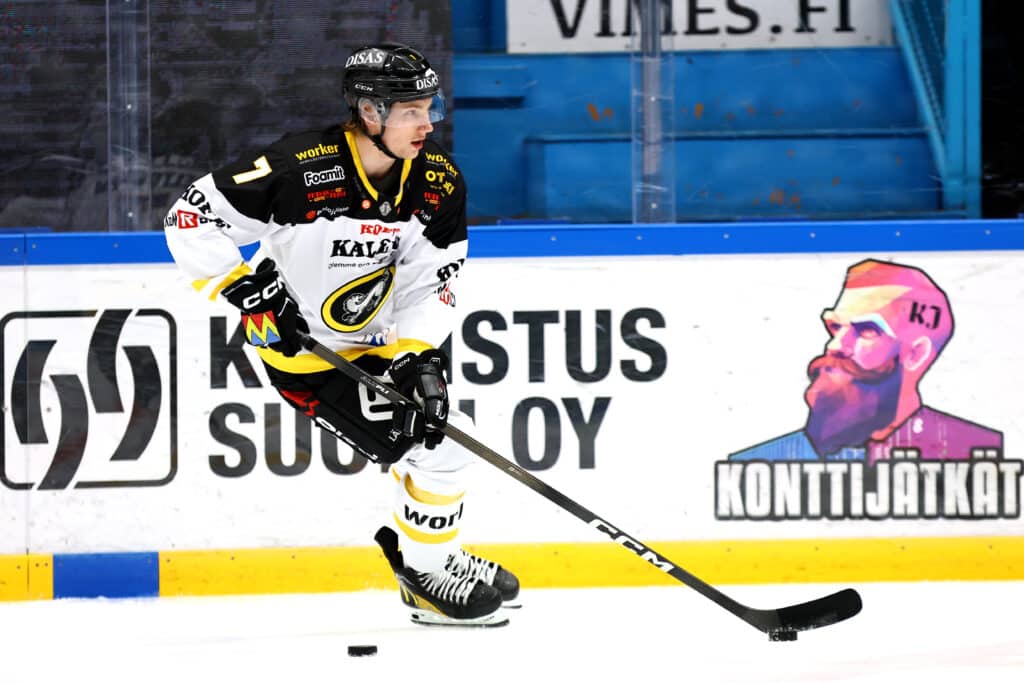 Kärpät lähetti NHL-lupauksen Mestikseen Kärpät lähetti NHL-lupauksen Mestikseen