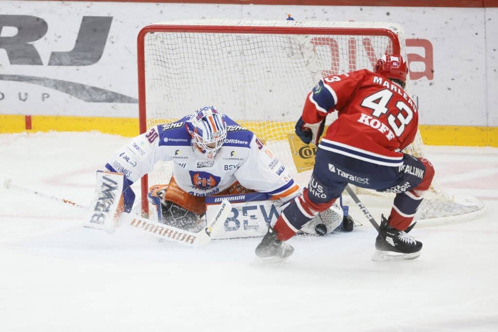 Olli Jokisen HIFK tuhosi Tapparan päätöserässä - Christian Heljangon temppu puhuttaa vielä pitkään Olli Jokisen HIFK tuhosi Tapparan päätöserässä – Christian Heljangon temppu puhuttaa vielä pitkään