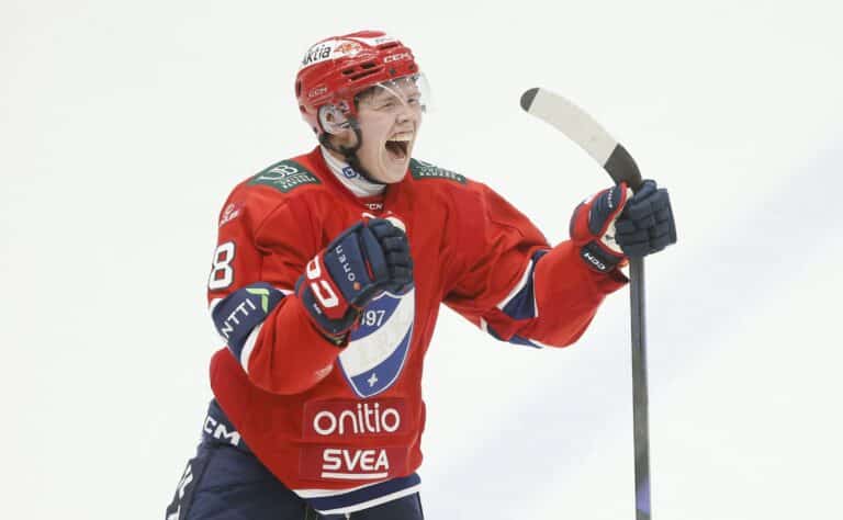 Tapparan tähti sikaili - HIFK:n nuori lupaus heitti jäätävän kuitin Tampereen suuntaan Tapparan tähti sikaili – HIFK:n nuori lupaus heitti jäätävän kuitin Tampereen suuntaan