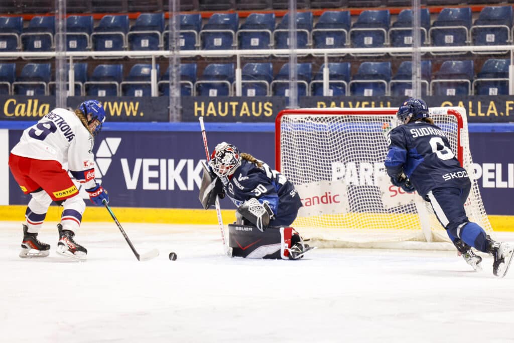 Naisleijonille murskatappio Tšekkiä vastaan Naisleijonille murskatappio Tšekkiä vastaan