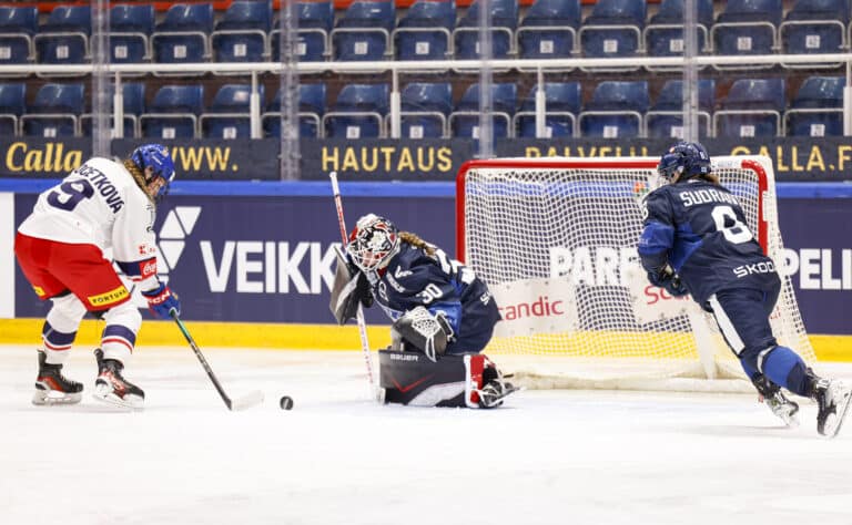 Naisleijonille murskatappio Tšekkiä vastaan Naisleijonille murskatappio Tšekkiä vastaan