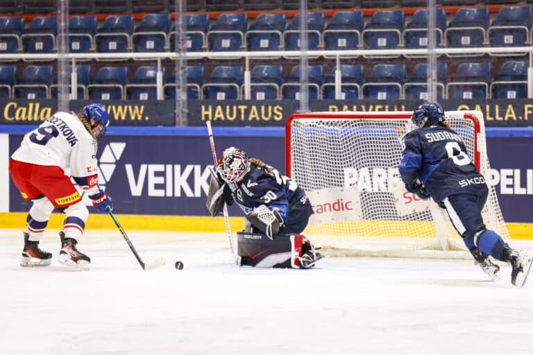 Naisleijonille murskatappio Tšekkiä vastaan