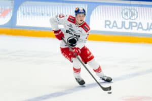 Ässille karmaiseva takaisku – läpimurtopelaajan kausi paketissa