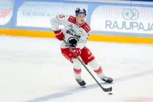 Ässille karmaiseva takaisku – läpimurtopelaajan kausi paketissa