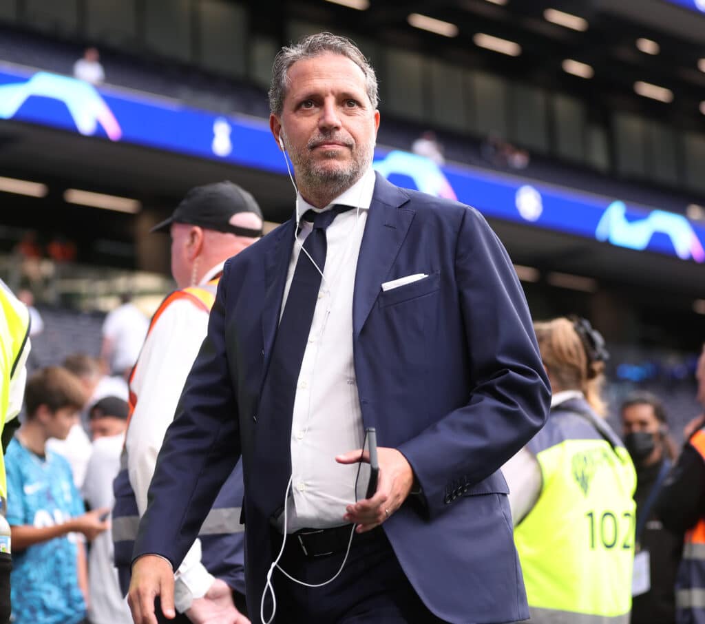 Italian jalkapallomahti tekemässä hurjaa kaappausta Italian jalkapallomahti tekemässä hurjaa kaappausta