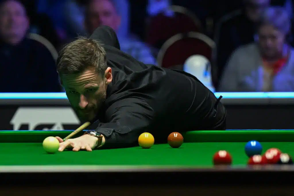 Snookerin kummajaisturnaus sai alkunsa – näin monta jättisarjaa nähtiin