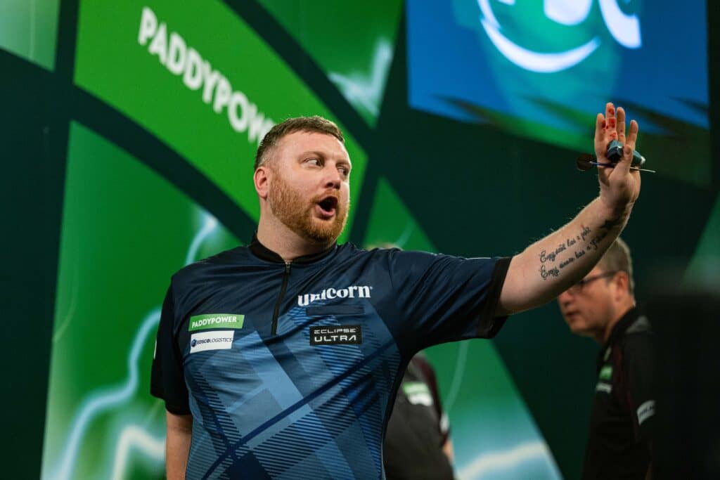 Dartsin MM-kisoissa verinen kohtaus - Taustalla suru-uutinen Dartsin MM-kisoissa verinen kohtaus – Taustalla suru-uutinen