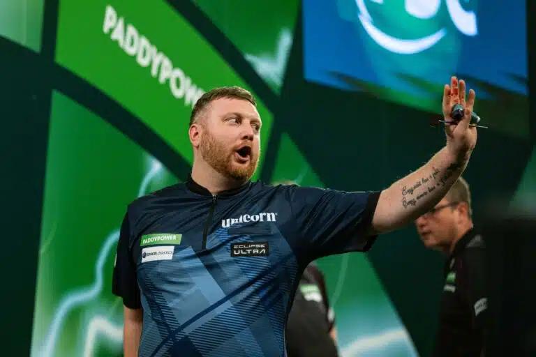 Dartsin MM-kisoissa verinen kohtaus – Taustalla suru-uutinen